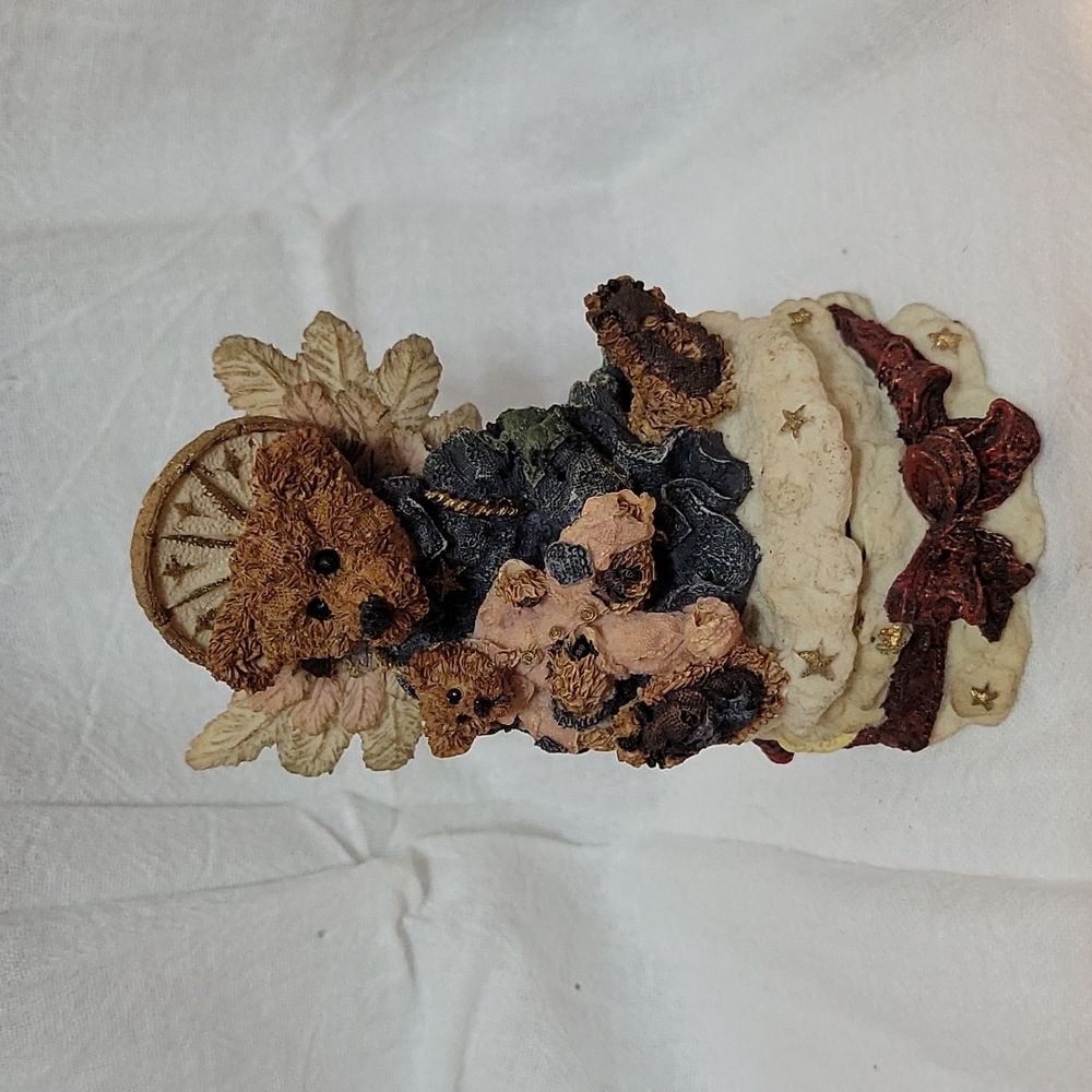 1995 resin Trinket Box, 2 piece boyds bear angel "the guardian"